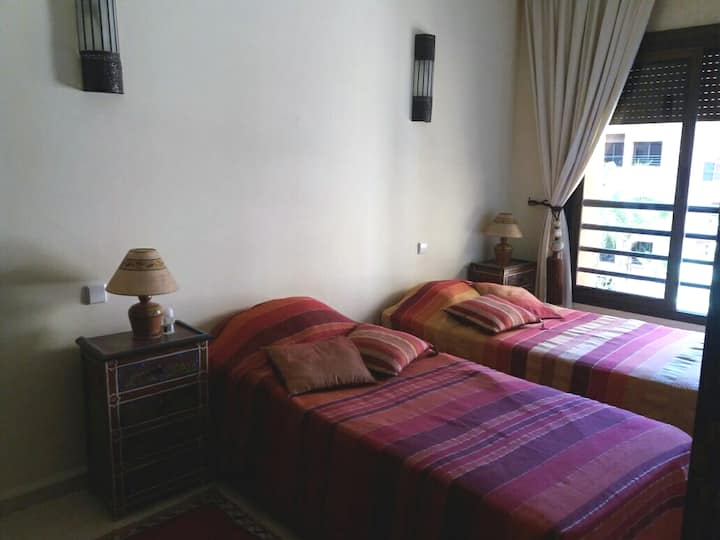 Chambre 2 avec vue sur piscine/ Bedroom 2 with view on the swimmingpool
