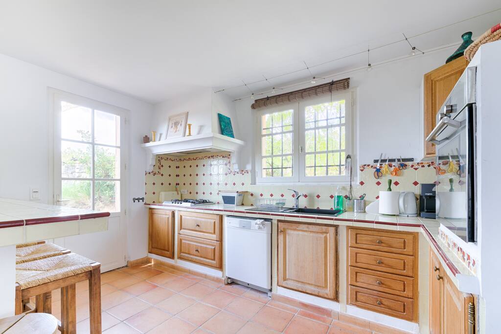 Fully equipped kitchen