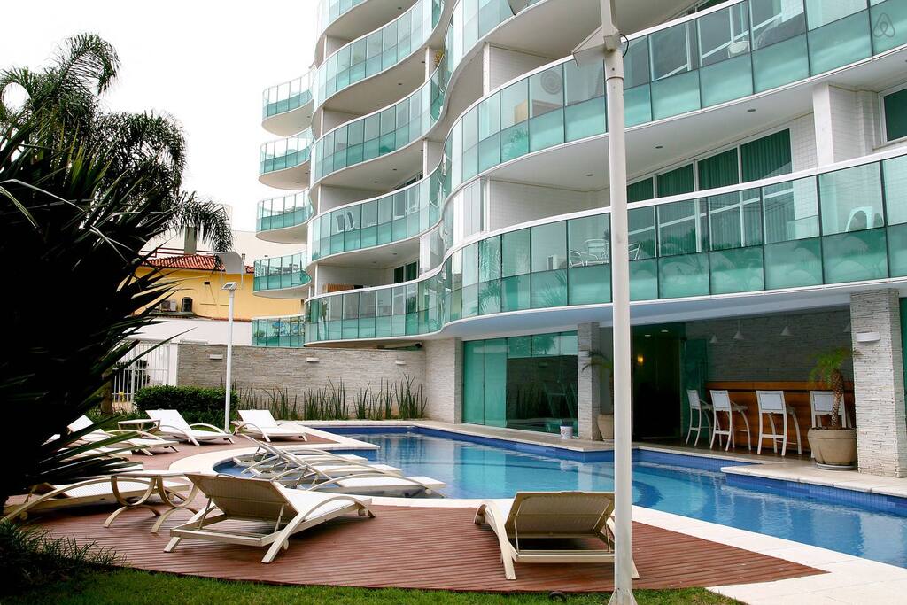 Fachada e Piscina