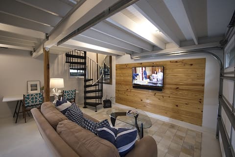 The Captain's Quarters o|--)