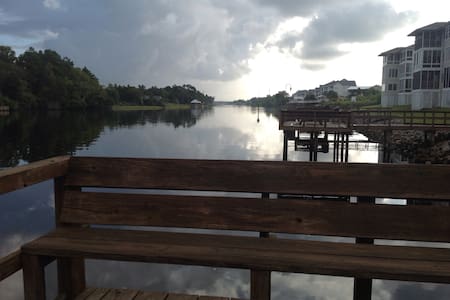 Anne’s Waterway Stay-no stairs, comfy, cute