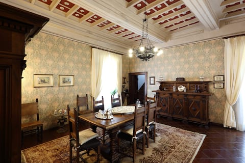 Top Airbnb: Palazzo Febei, live a fable. in Umbria