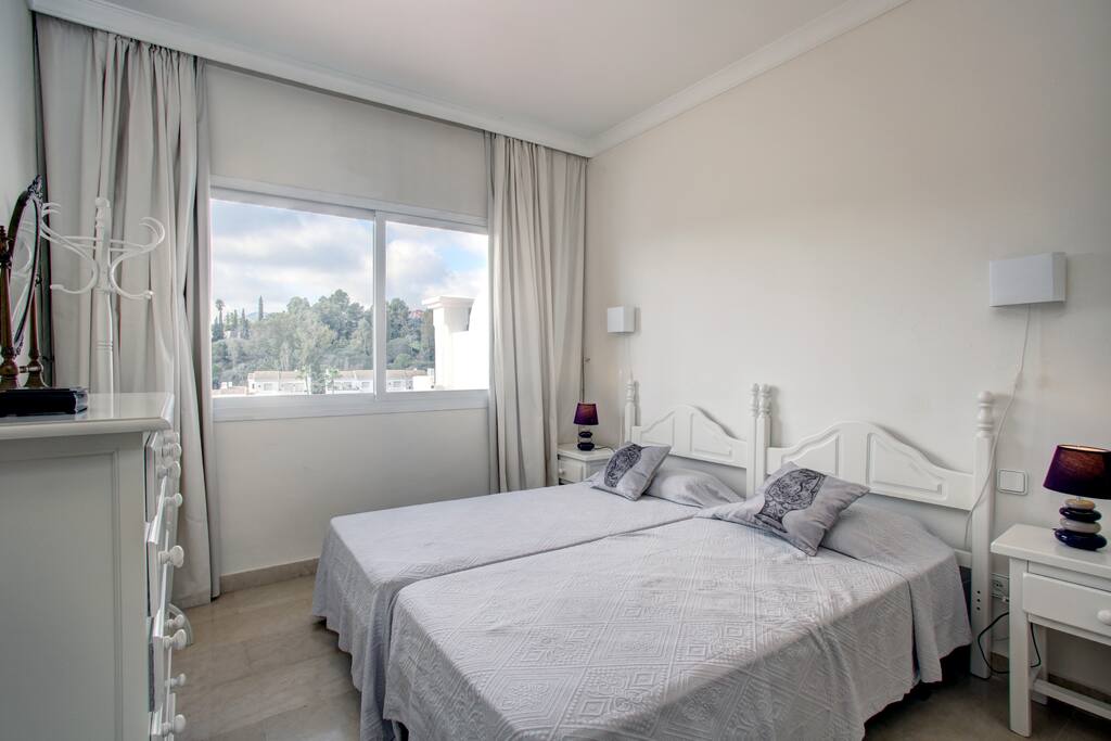 1st host bedroom (with private bathroom)