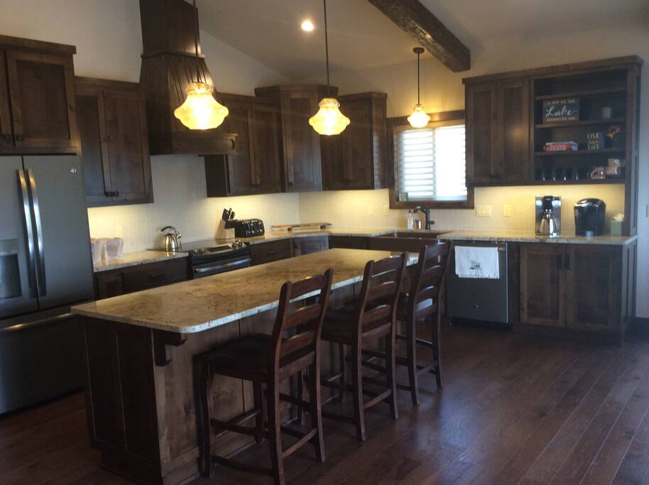 Fully stocked kitchen!