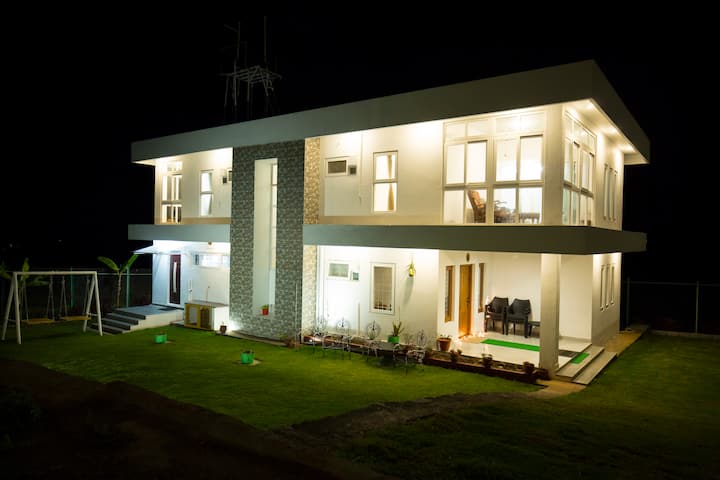 Serenity Homestay Kotagiri, Stream and Hill View