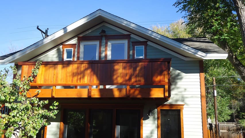 Spectacular Downtown Studio