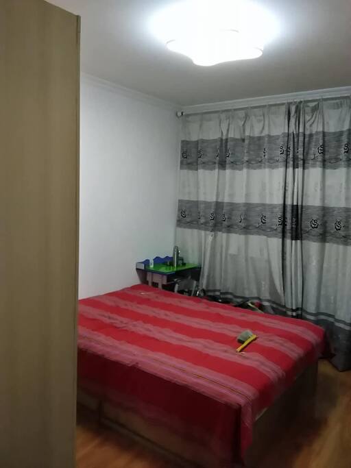 北屋小双人床