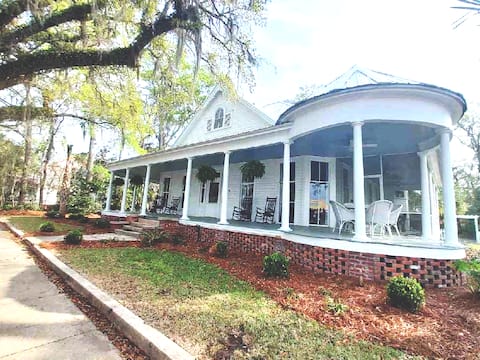 The Bishop House est. 1909