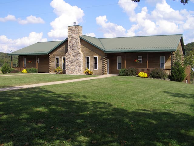 The Lodge @ White Buffalo Ranch - Sleeps 28