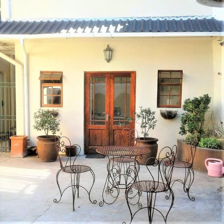 Courtyard Cottage - Cape Town