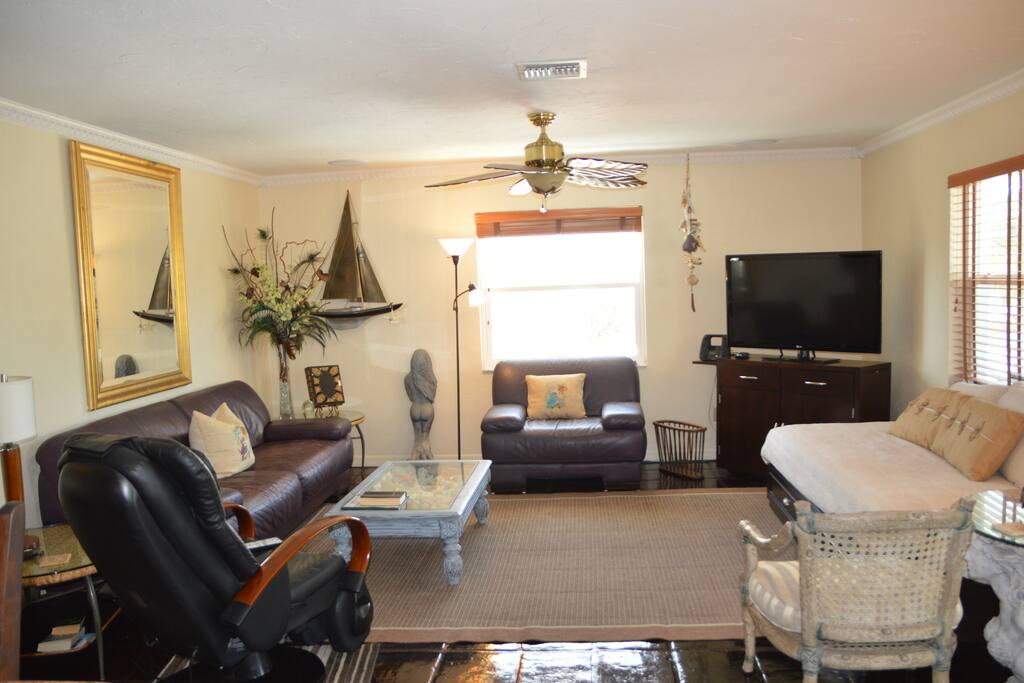 LIVING ROOM NO LONGER HAS A DAYBED . IT DOES HAVE 2 RECLINERS AND THE SOFA IS COMFY TOO