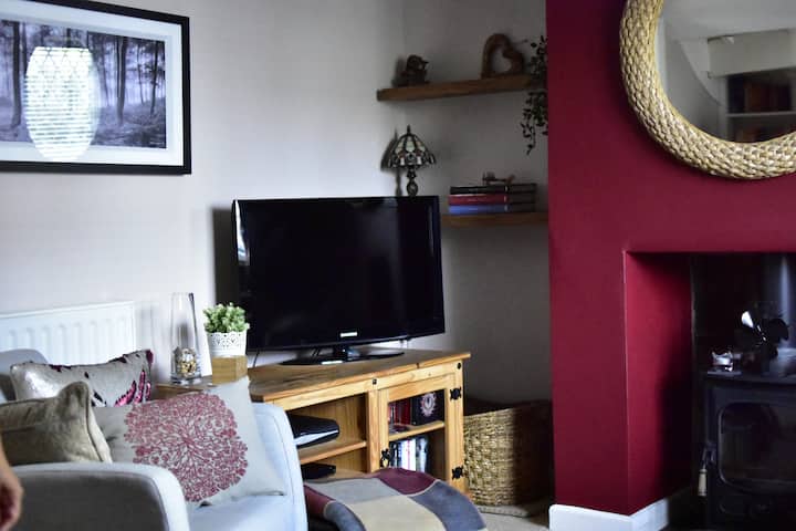 Feet Up, Sit Back And Relax In Our Cosy Cottage - Worcester