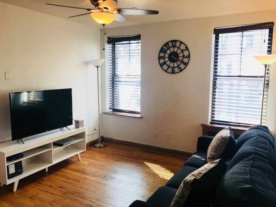 Clean and brand new! Smart Tv 4K