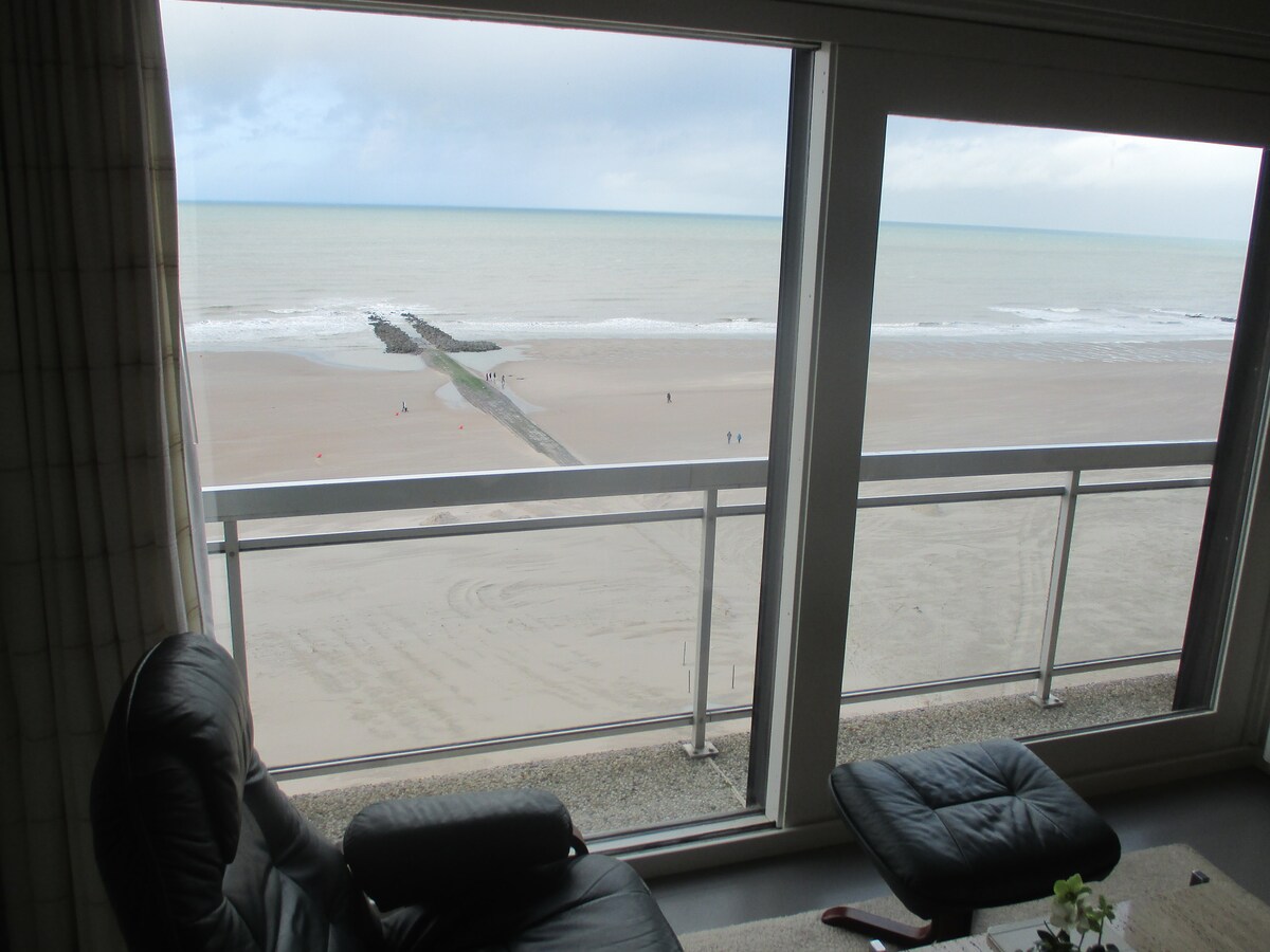 Popular Airbnb listing: STUDIO ON THE BEACH WITH SEA VIEW in Middelkerke