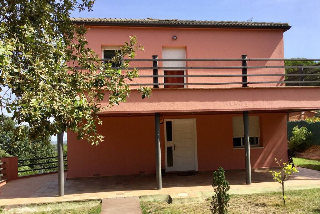 La maison vue de la rue