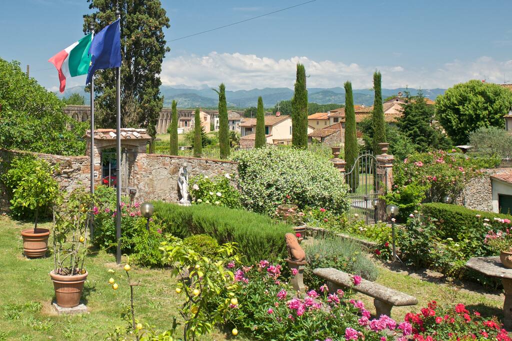 Il Giardino con sfondo il pannorama