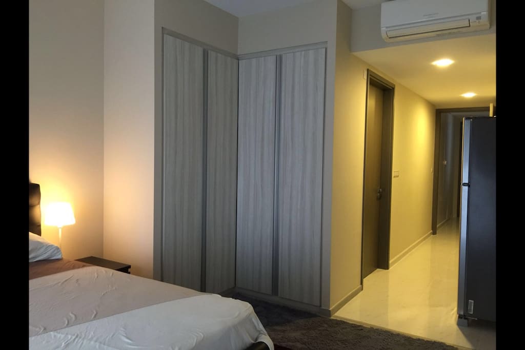 Bedside table, bedside lamp + closet