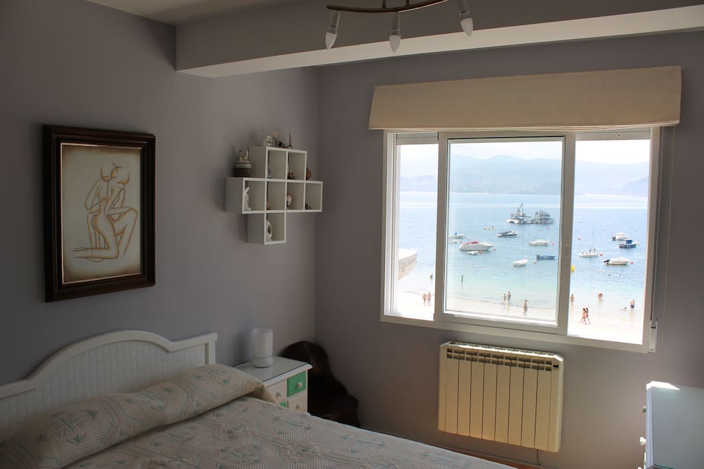 Habitación de matrimonio con vistas playa/mar.