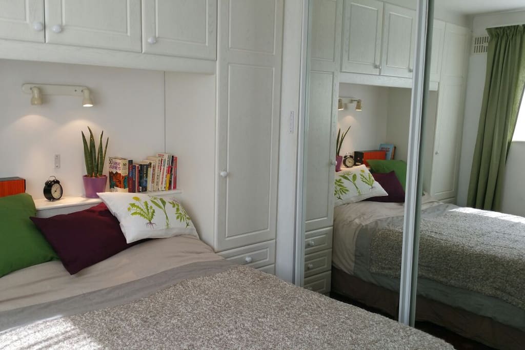 Bright, cosy en-suite bedroom