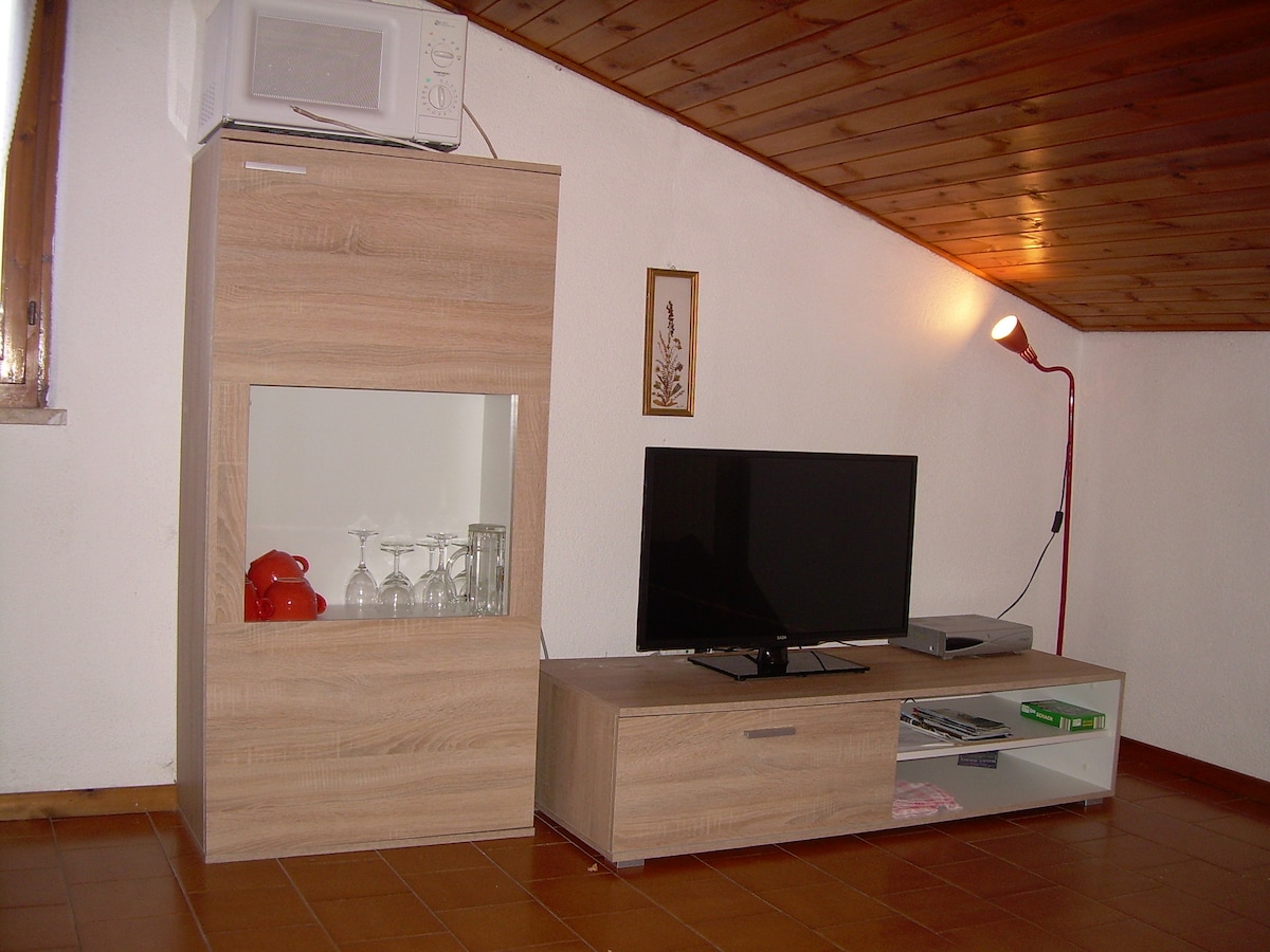 всекидневна с телевизор