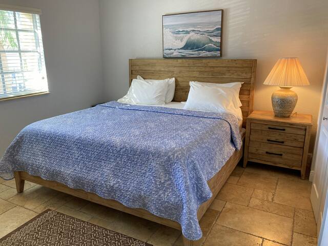 3 Bedroom Apartment, Roof Top Pool, Walk to Beach! gallery image 2