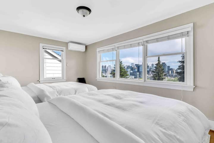 Úžasný výhľad na Seattle z 2. ulice BR.   