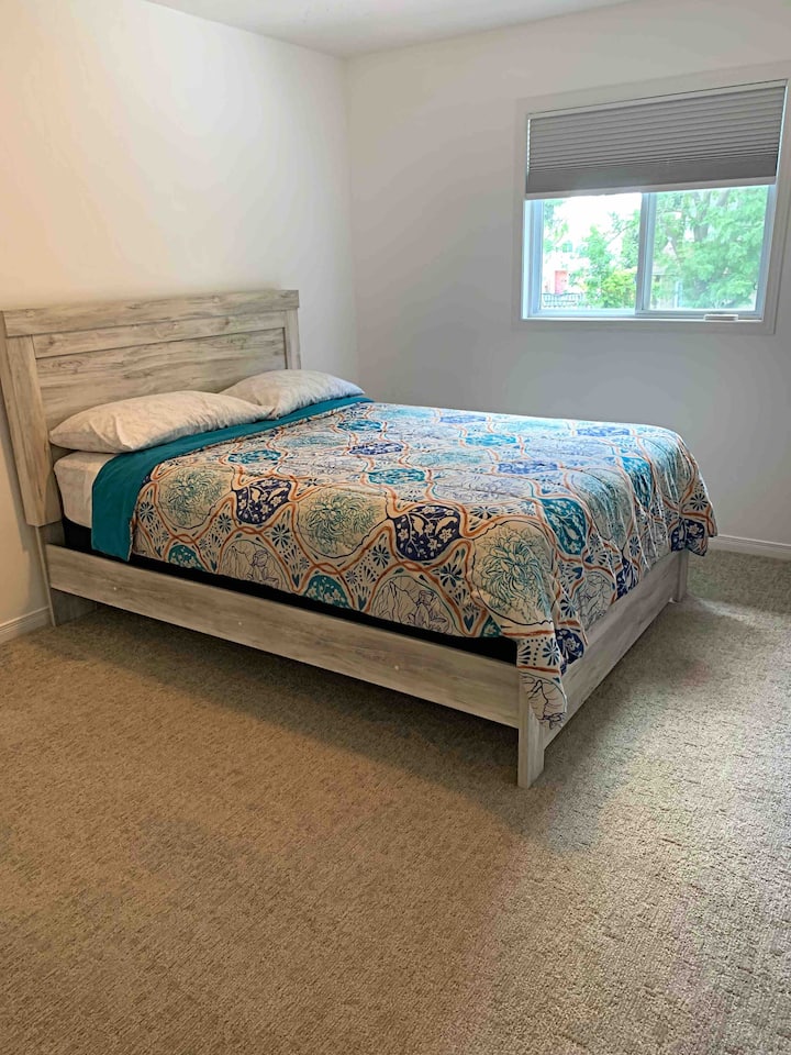 Bright & Beautiful Bedroom With A Full Washroom - Ingersoll