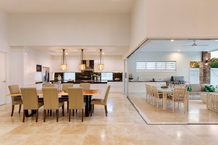 Exquisite Riverside Living, Noosaville gallery image 4