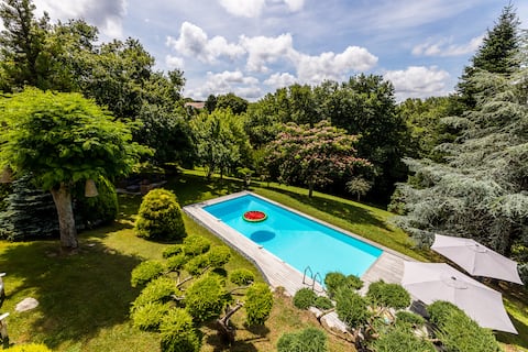 Beautiful Property on 1 hectare, Swimming pool, 6 bedrooms