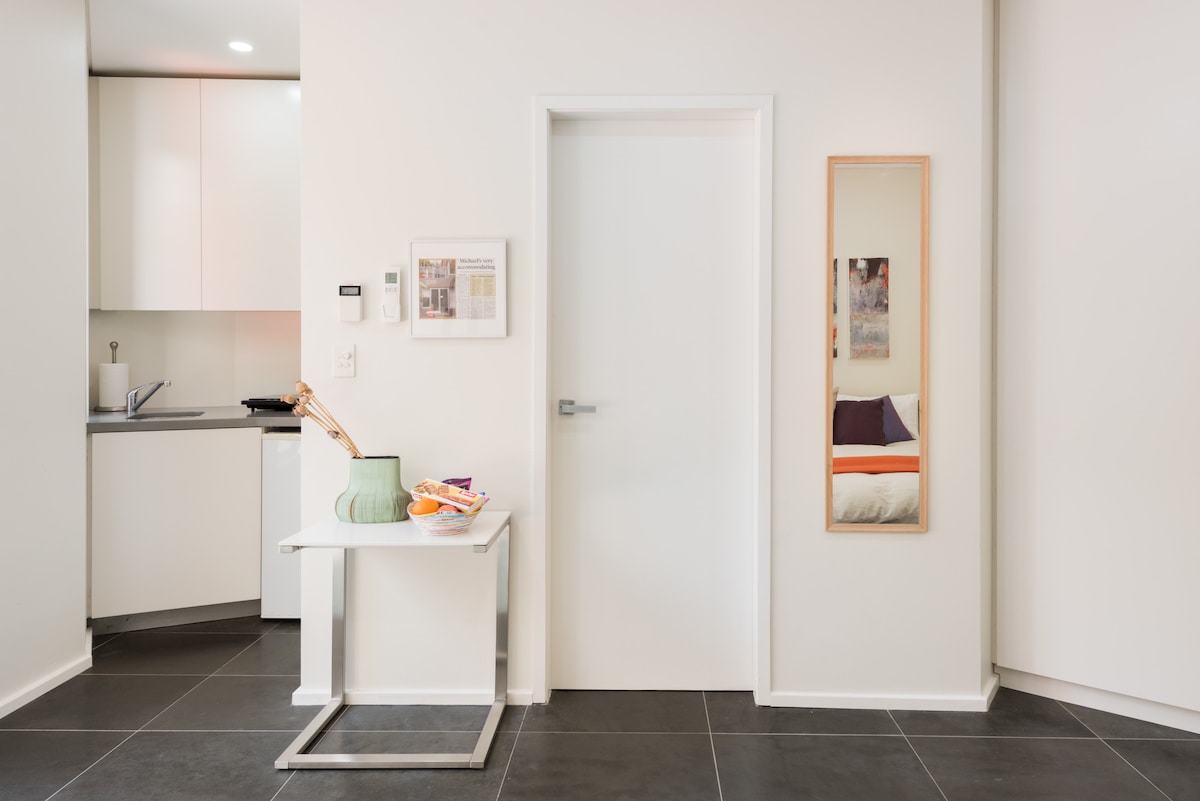 Popular Airbnb listing: Bondi Beach Views from Top-Rated Hillside studio in North Bondi