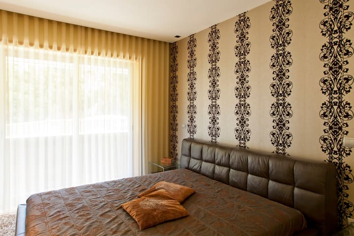 غرفة النوم 1