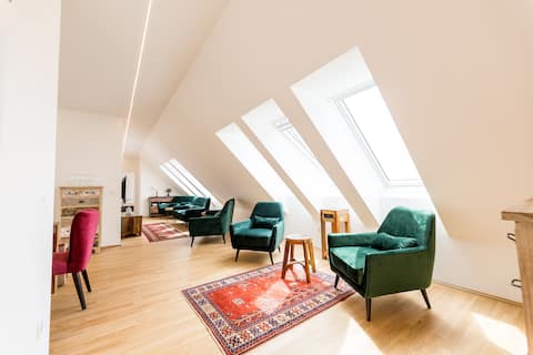 Successful Airbnb property: Big attic appartment at the heart of Graz in Graz