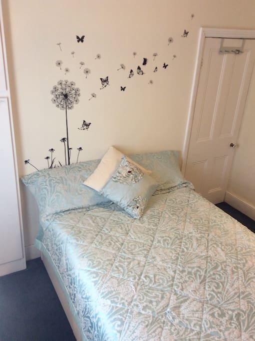 The dandelion clock ensures a restful stay!