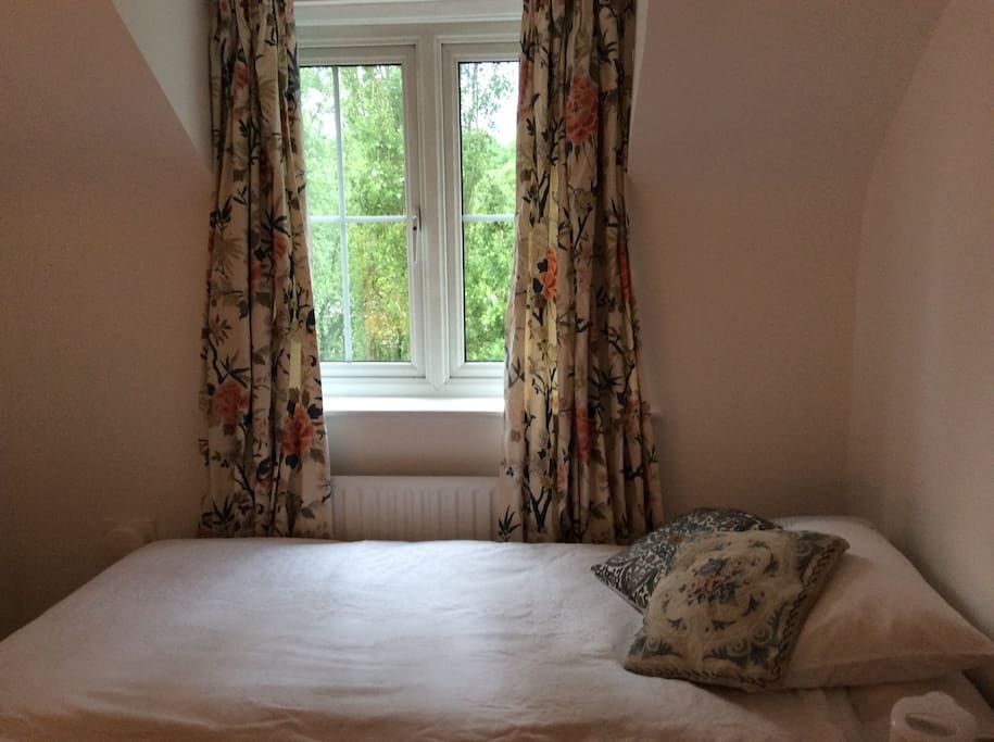 ThE other of the two rooms bookable as a pair of singles