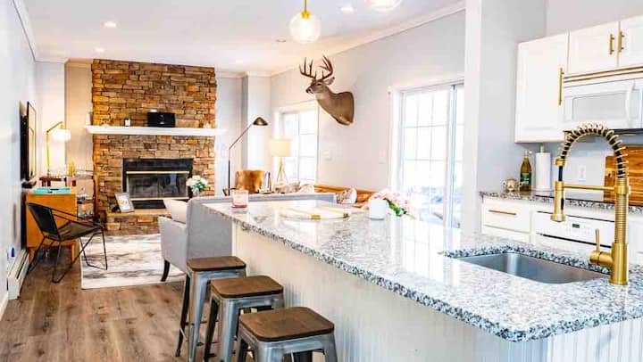 Kitchen and Lounge 1