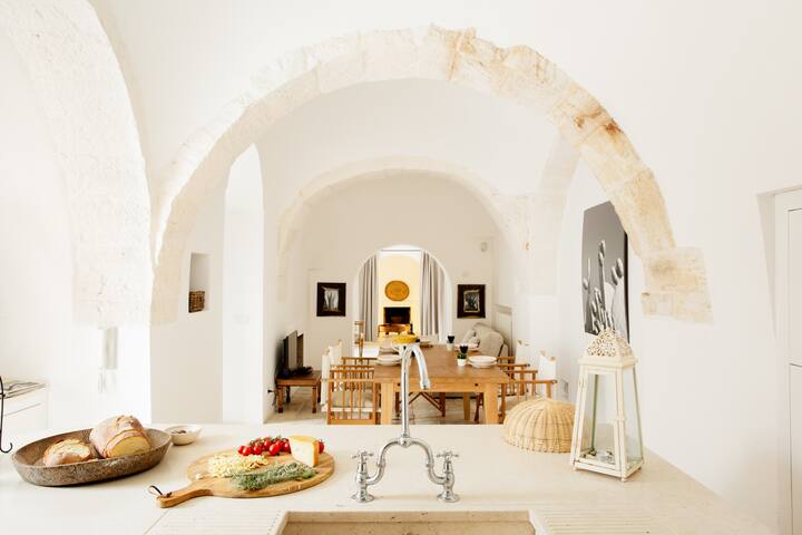 Amazing Trullo with pool. Wonderful location. gallery image 2