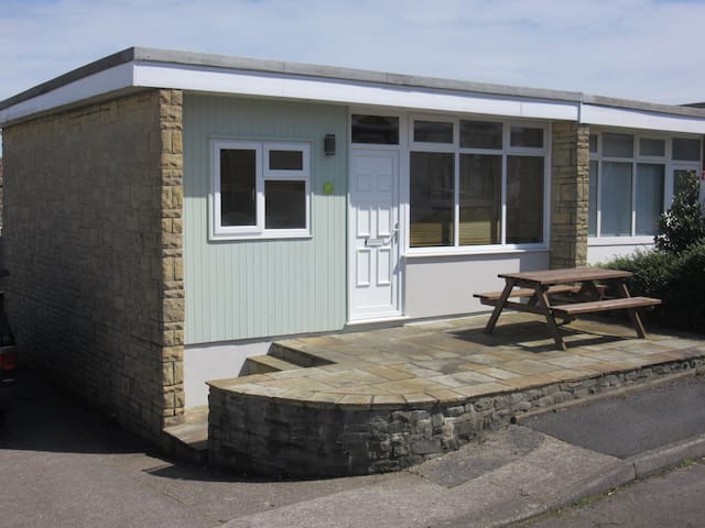 Gower Coast Chalet, sleeps 5, 2 bedrooms, WiFi