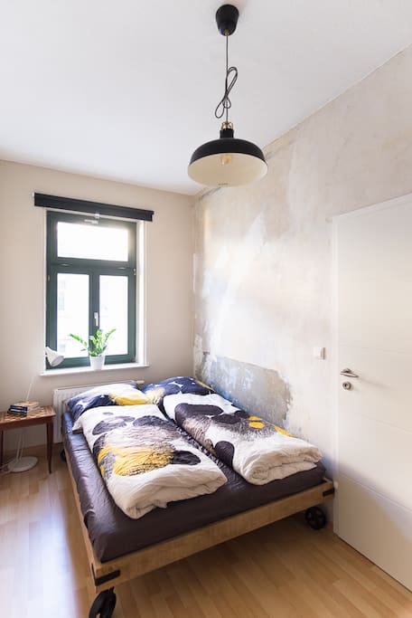 Bett, Schlafzimmer / bed in the bedroom
