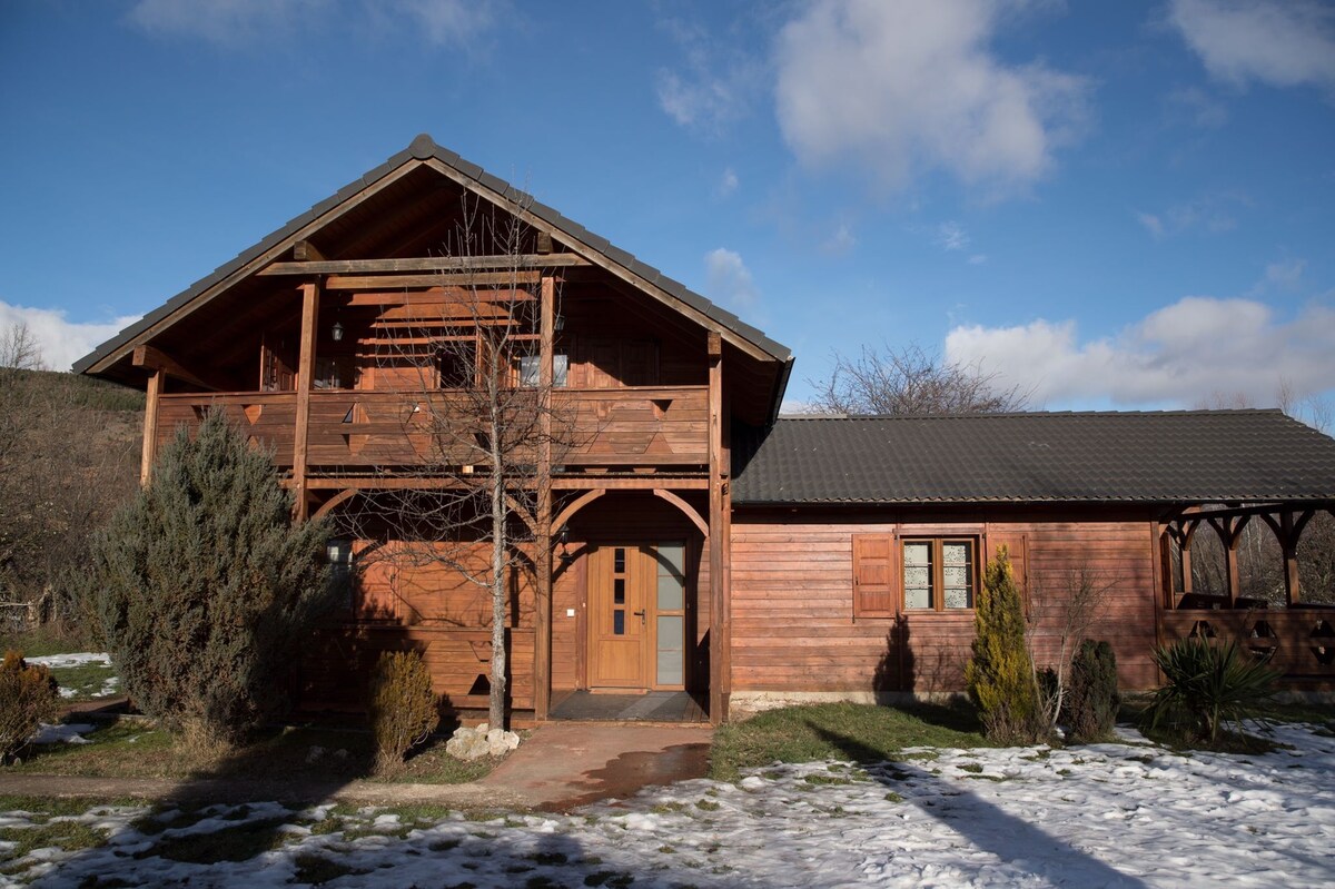 Casa rural de madera en la montaña central de León - Casas rurales en  alquiler en Solana de Fenar, Castilla y León, España - Airbnb