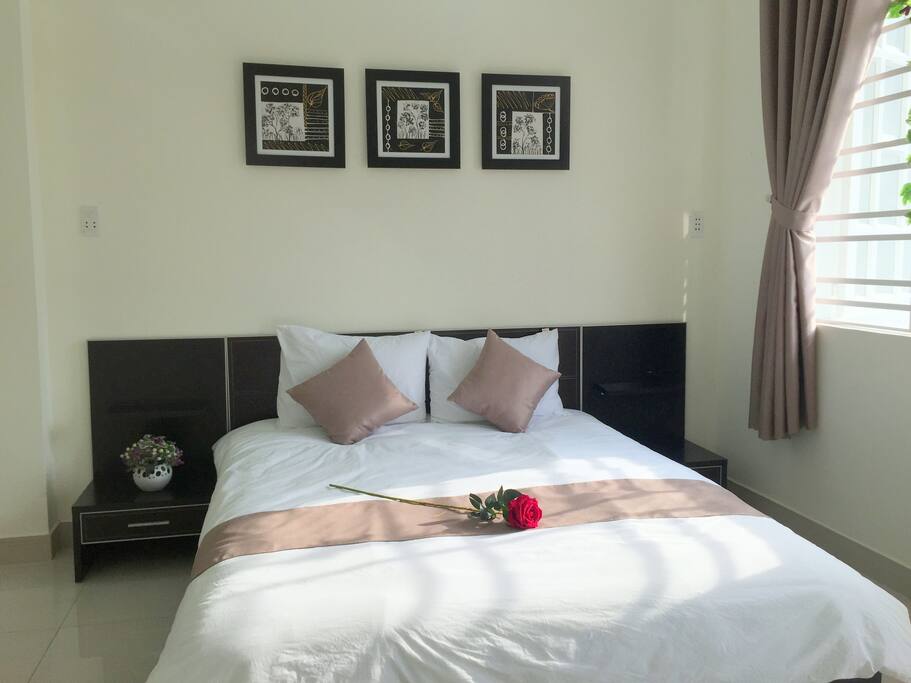A queen size bed with soft, high-quality mattress of Dunlopillo