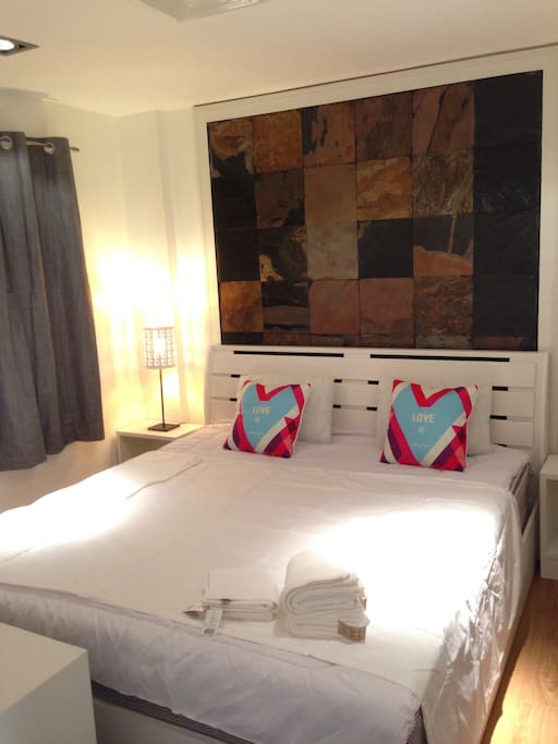 Chambre à Coucher avec lit Queen Size