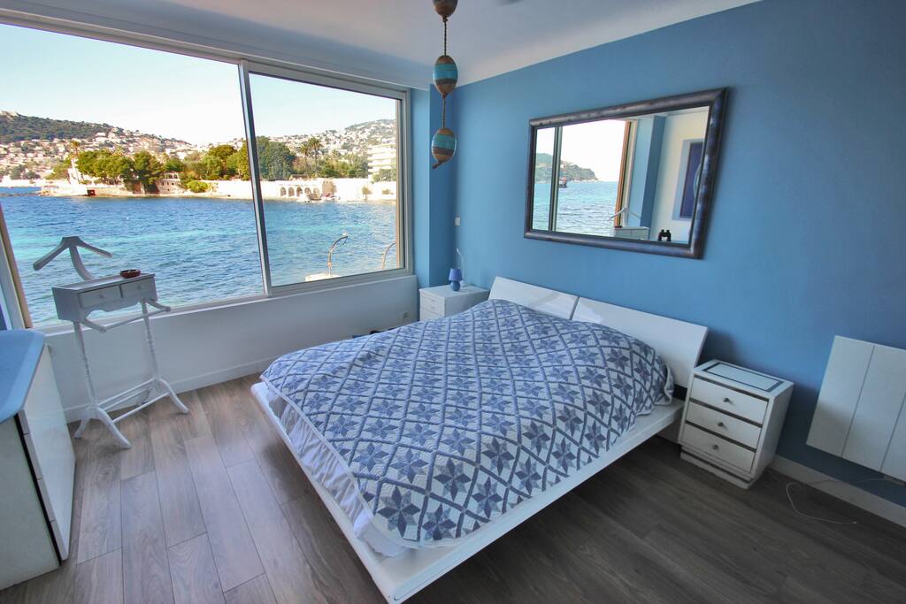 Bedroom.....2 feet from the Med !