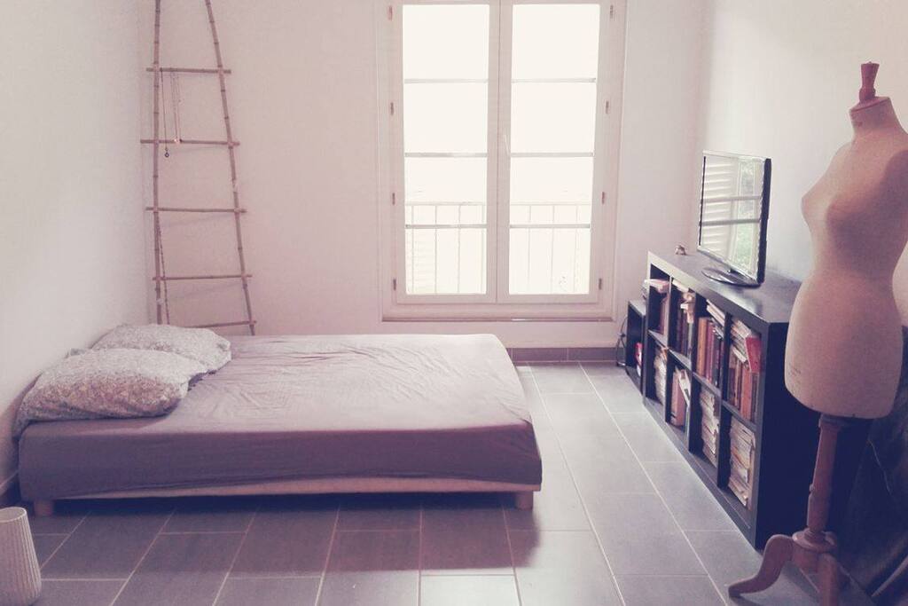 Chambre avec grand lit double