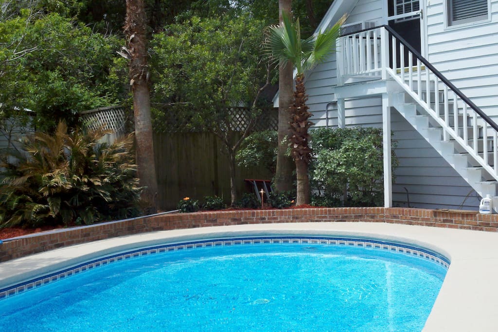 Pool steps from private apartment