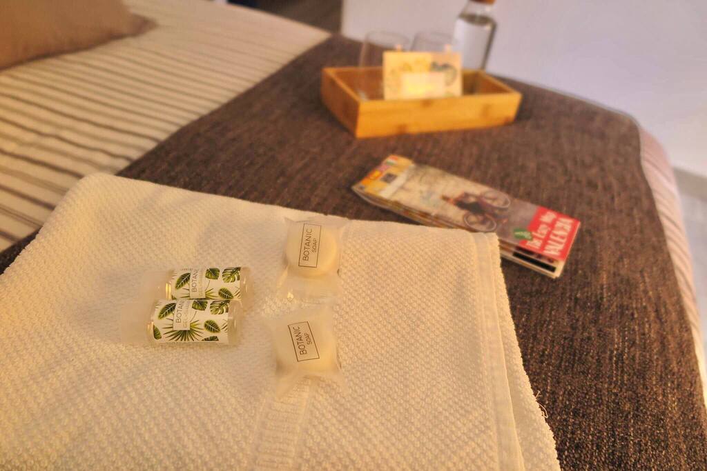 ROOM 1 - AMENITIES