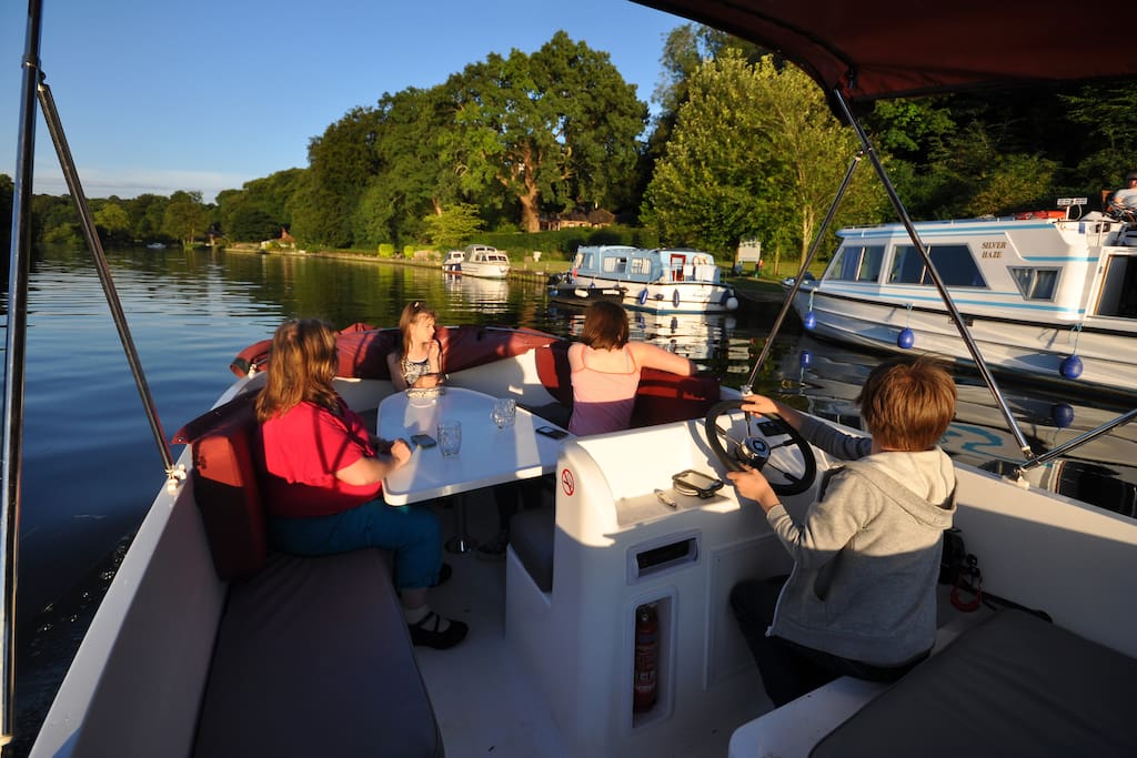 Freedom pod on the water. Easy to helm.