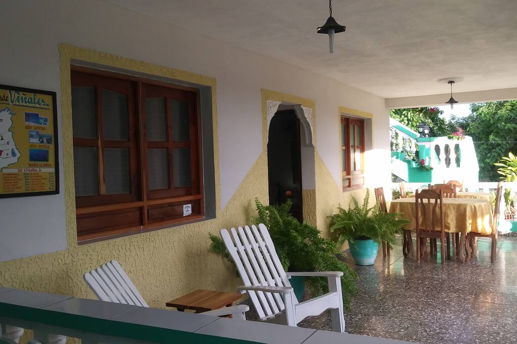 Amplia terraza para el disfrute de los huésped