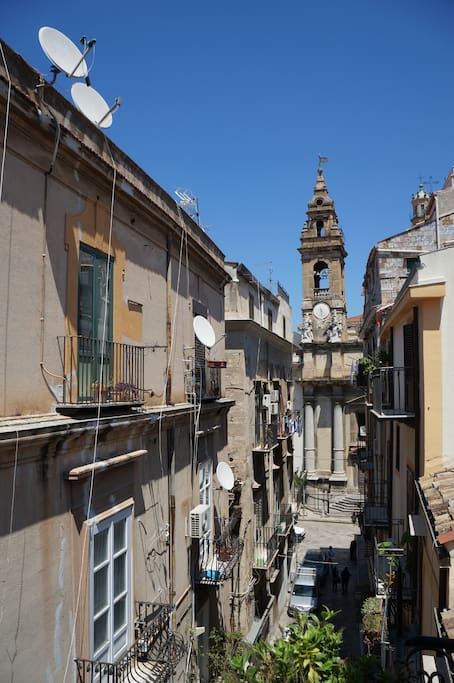dal balcone: il campanile dell'Olivella