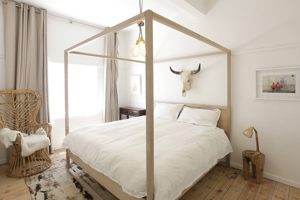 King sized bedroom