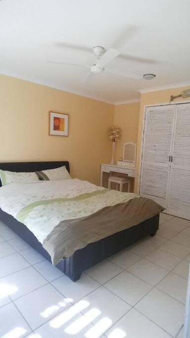 Bright comfy queen room